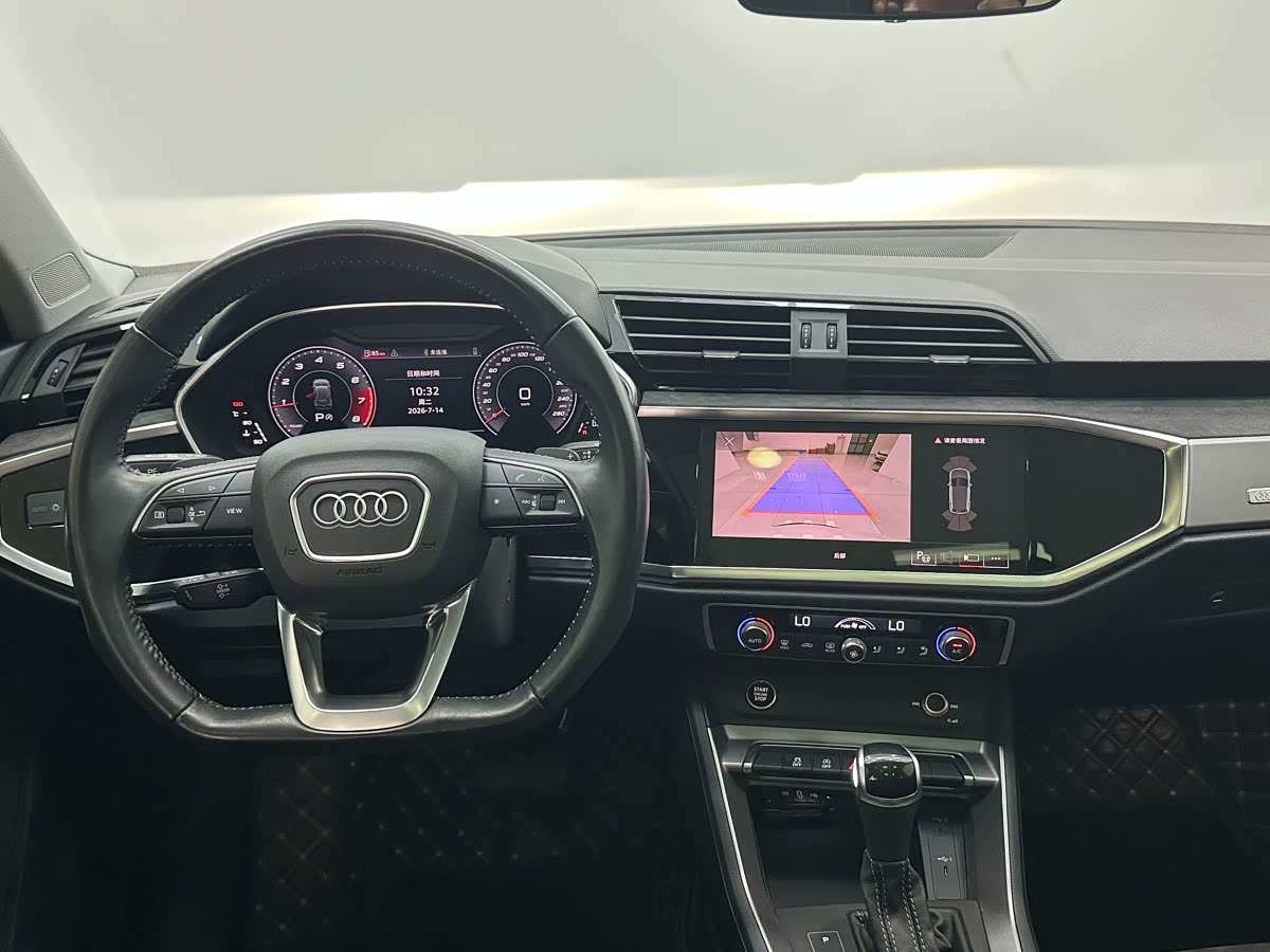 Audi Q3 1.4 л 2022 г. Белый, пробег 23400 км