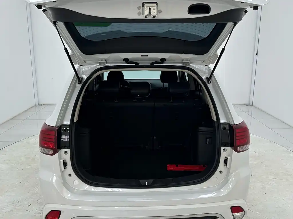 Mitsubishi Outlander — миниатюра 16