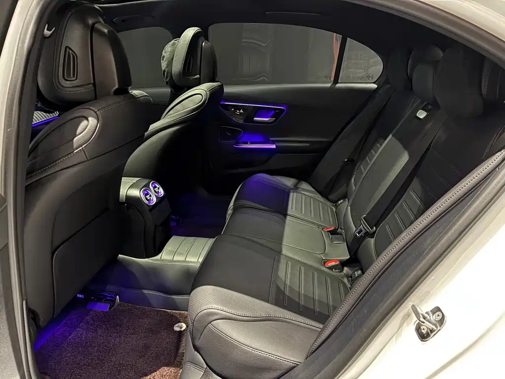 Mercedes-Benz C-Class — миниатюра 16