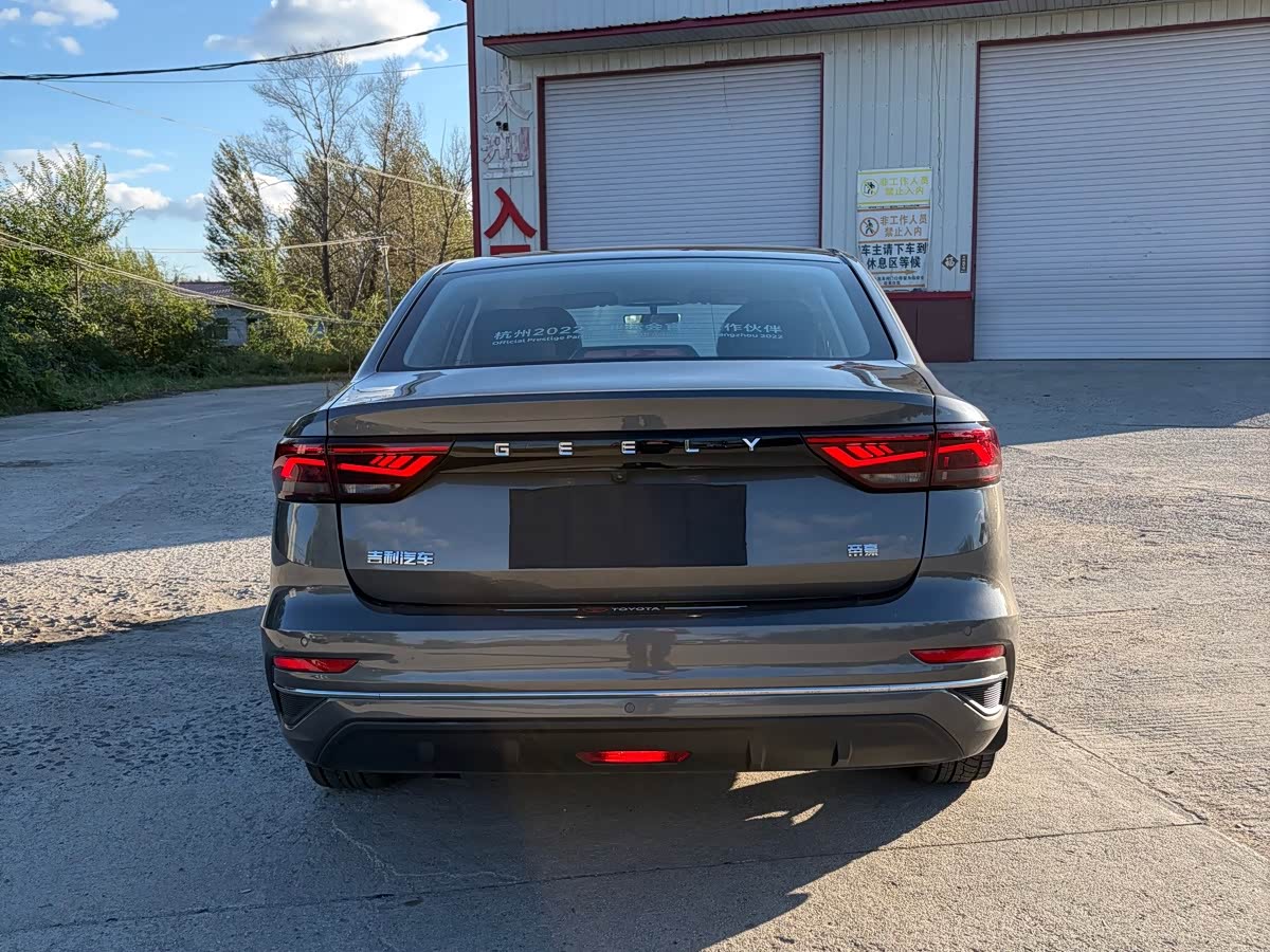 Geely Emgrand 1.5 л 2024 г. Серебристо-серый, пробег 20000 км