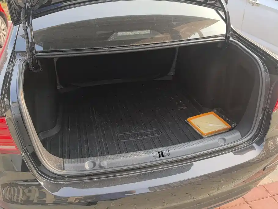 Volkswagen Lavida — миниатюра 4