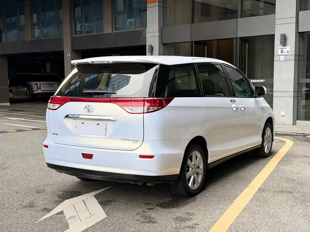 Toyota Previa — миниатюра 18