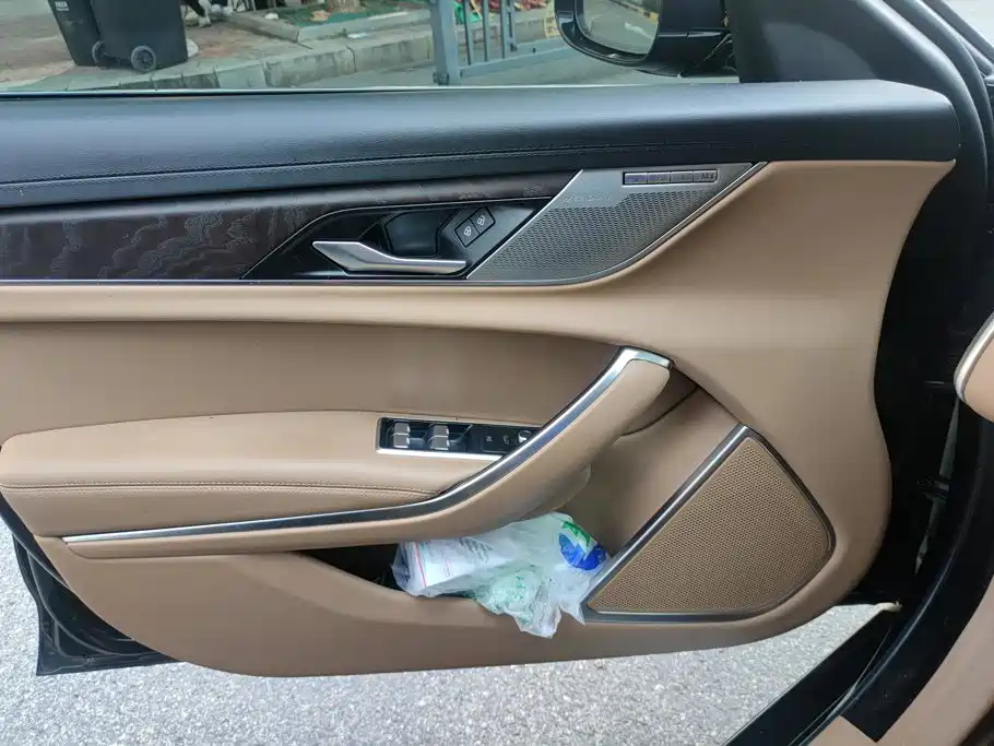 Jaguar XFL — миниатюра 7
