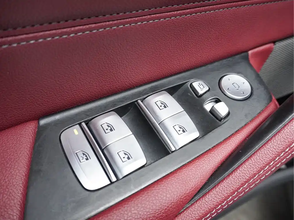 BMW 5 Series — миниатюра 10