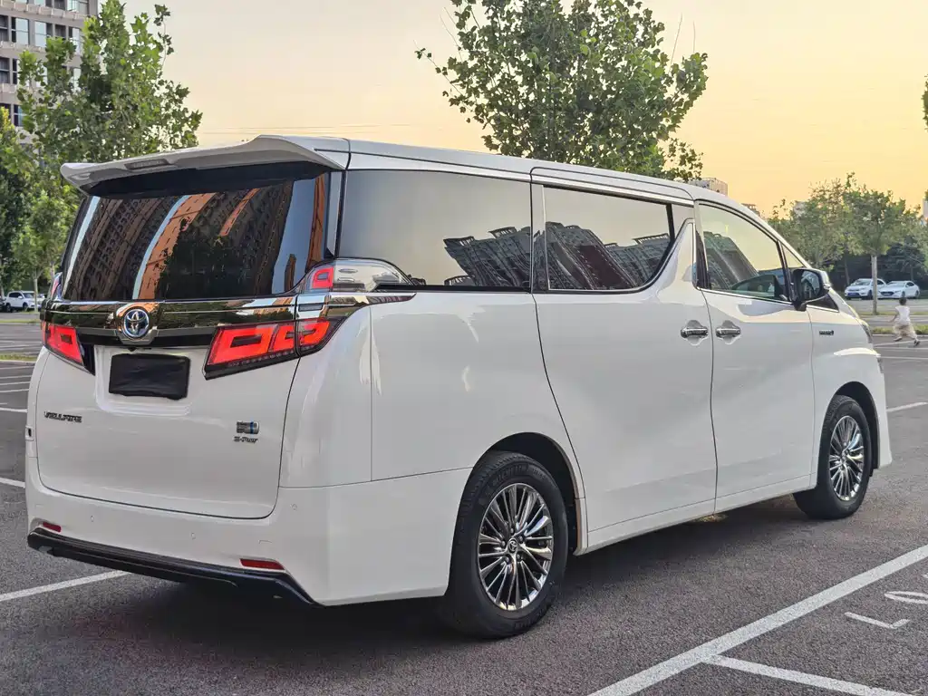 Toyota Vellfire — миниатюра 3