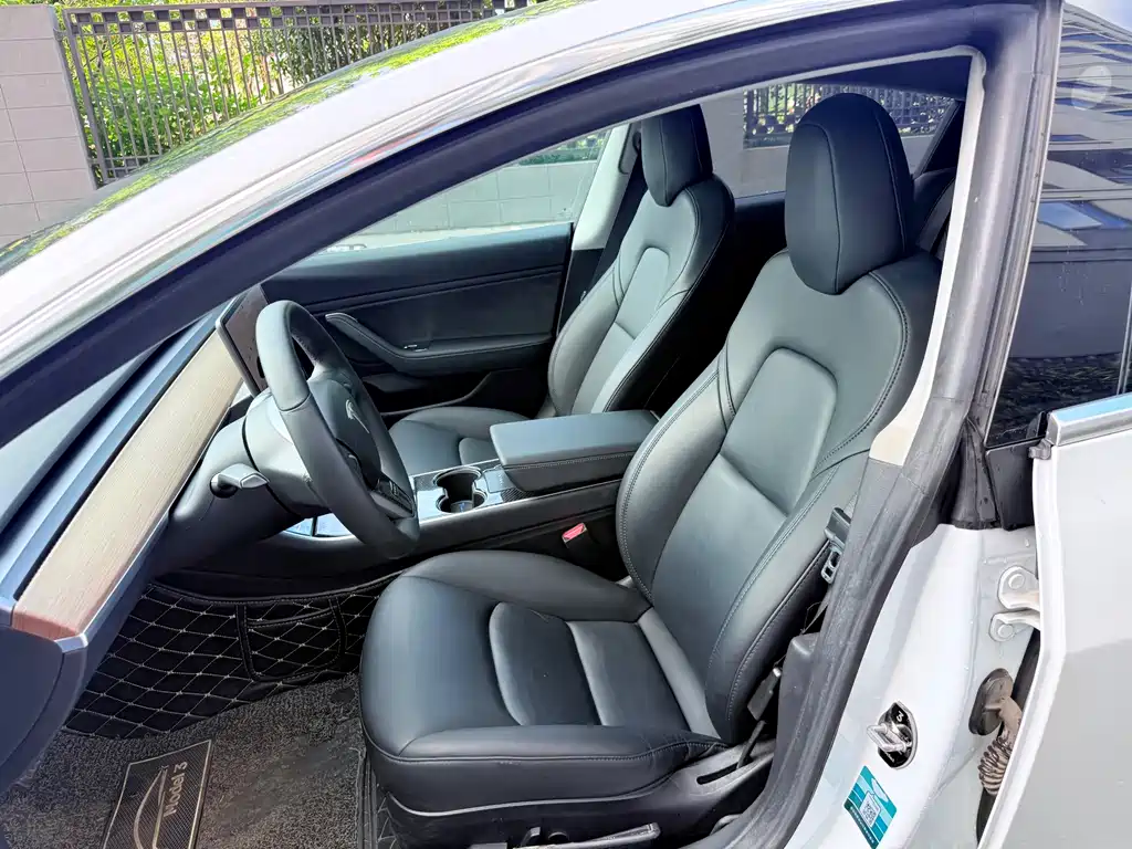Tesla Model 3 — миниатюра 11