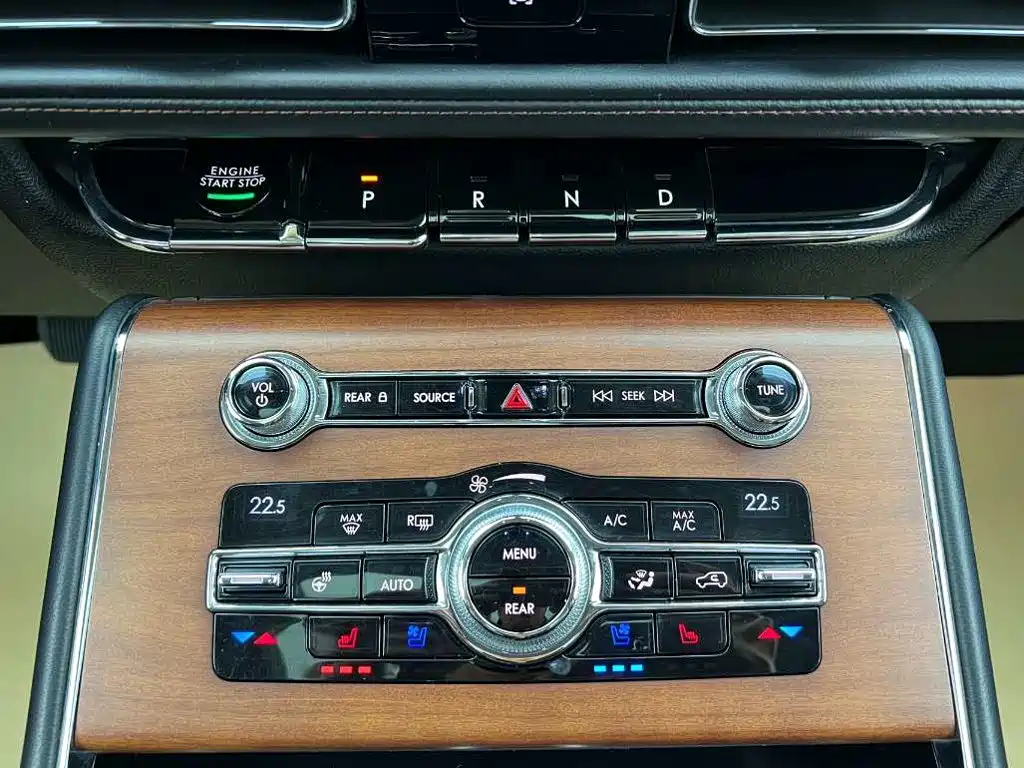 Lincoln Aviator — миниатюра 34