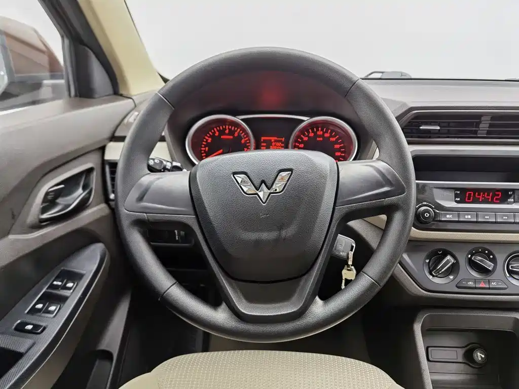 Wuling Hongguang — миниатюра 11