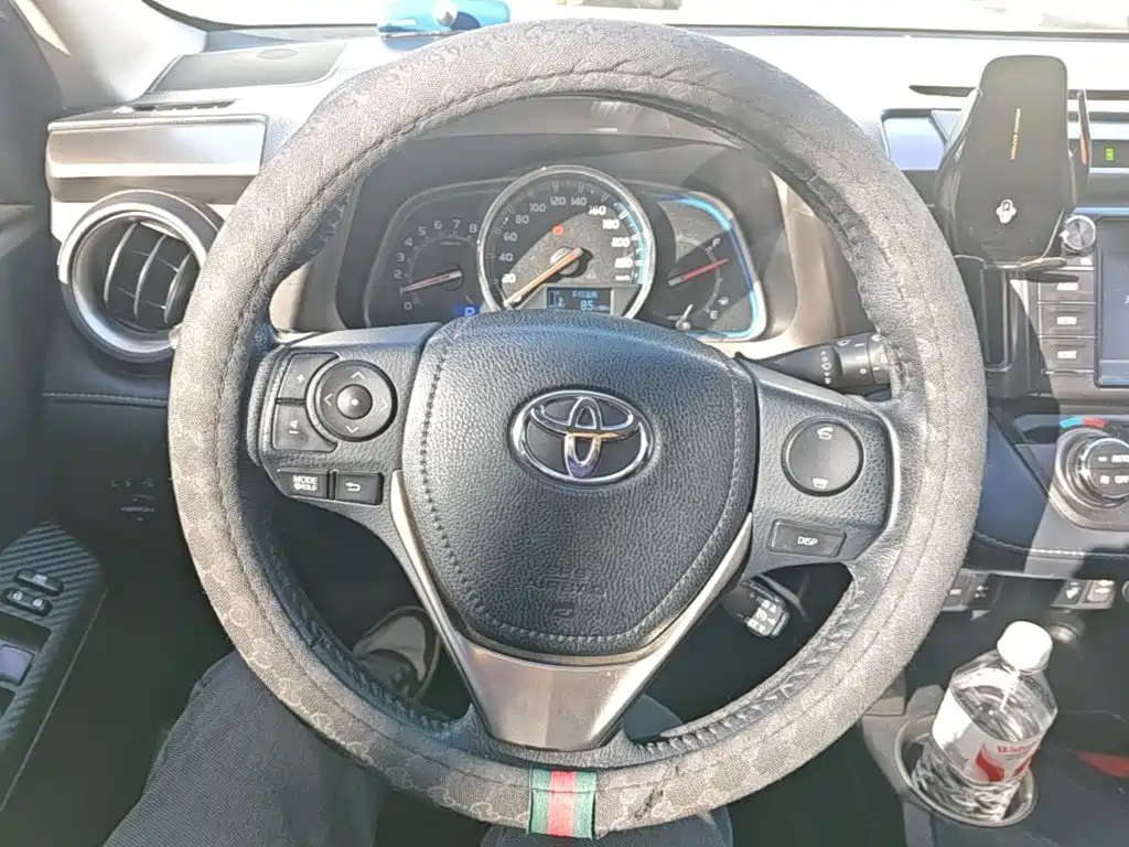 Toyota RAV4 — миниатюра 11