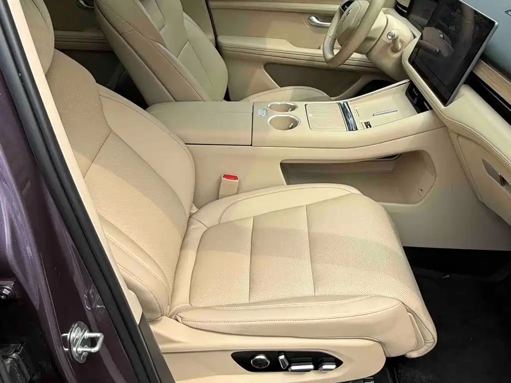 AITO ASK THE WORLD M5