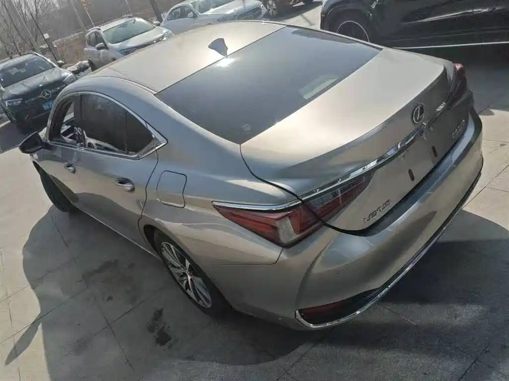 LEXUS ES