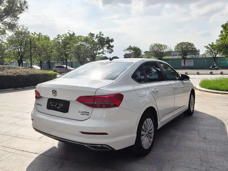Volkswagen Lavida — миниатюра 4