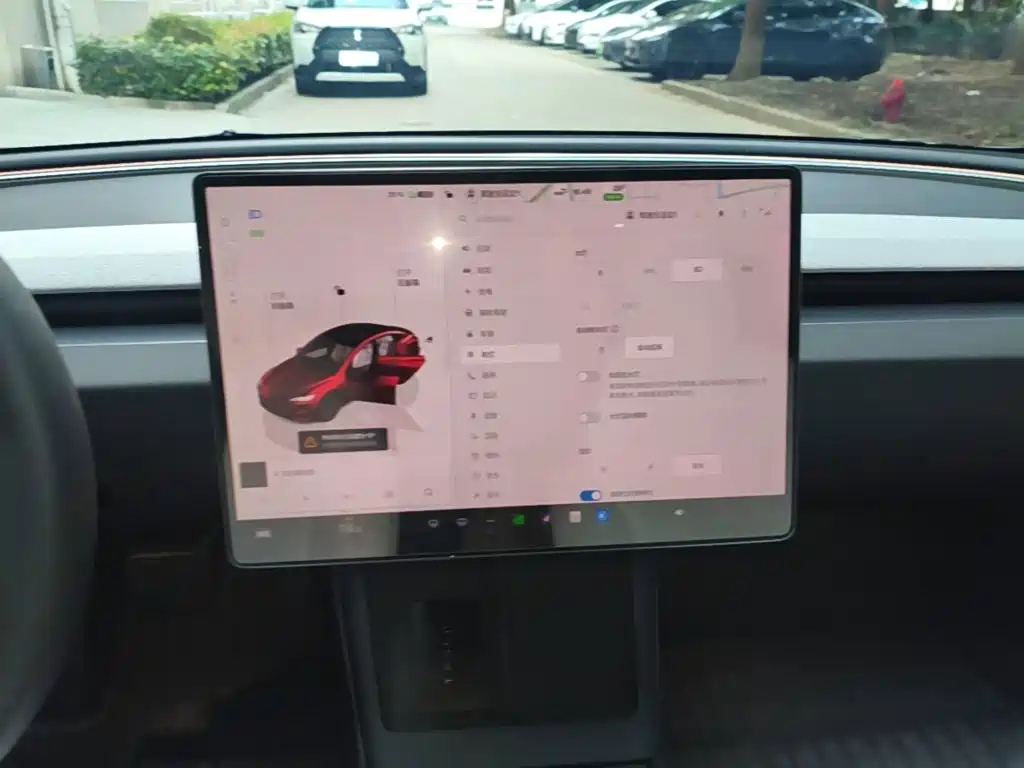 Tesla Model 3 — миниатюра 13
