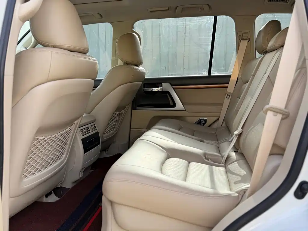 Toyota Land Cruiser 2019 4.6L AT