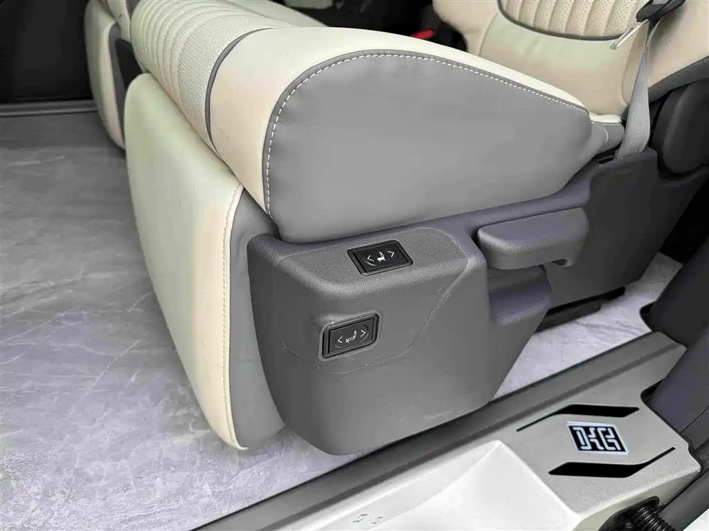 Toyota Sienna — миниатюра 13