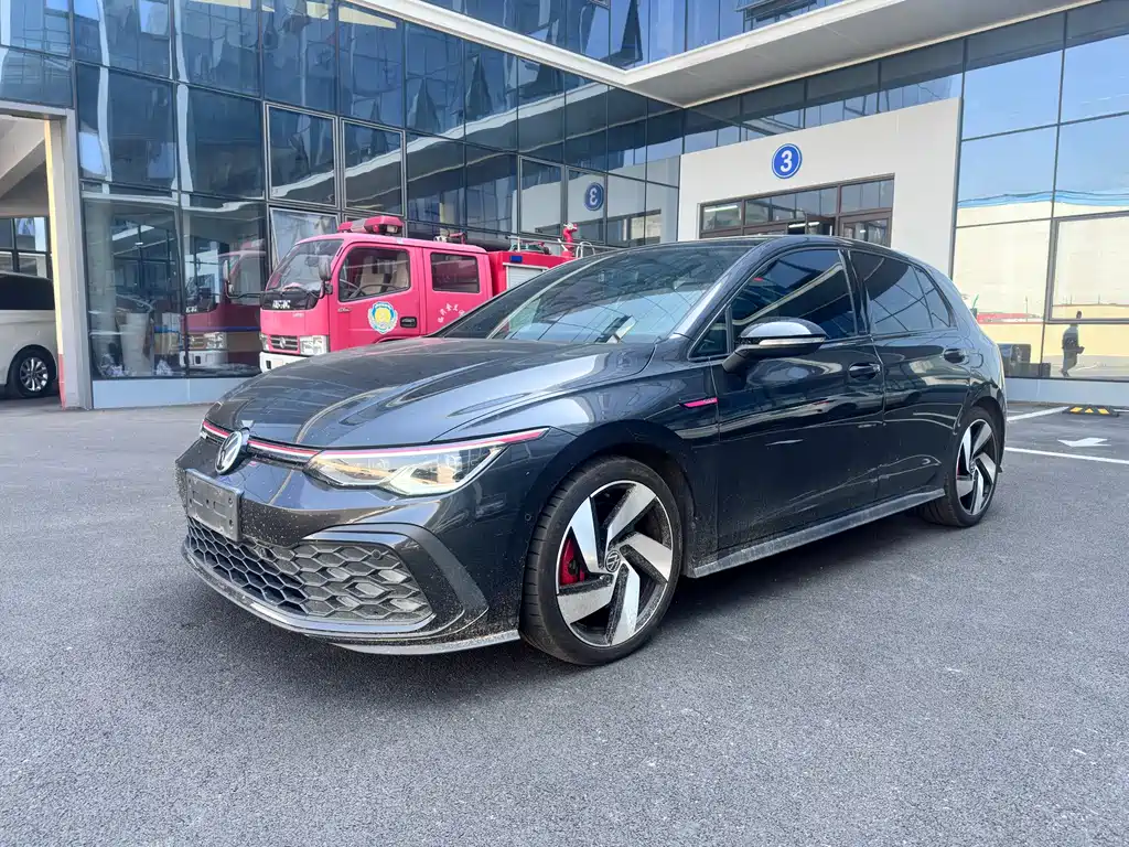 Купить Volkswagen Golf GTI