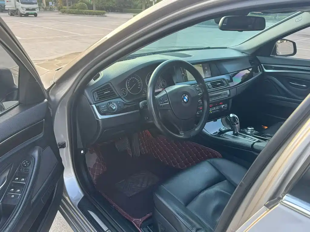 BMW 5 Series — миниатюра 6
