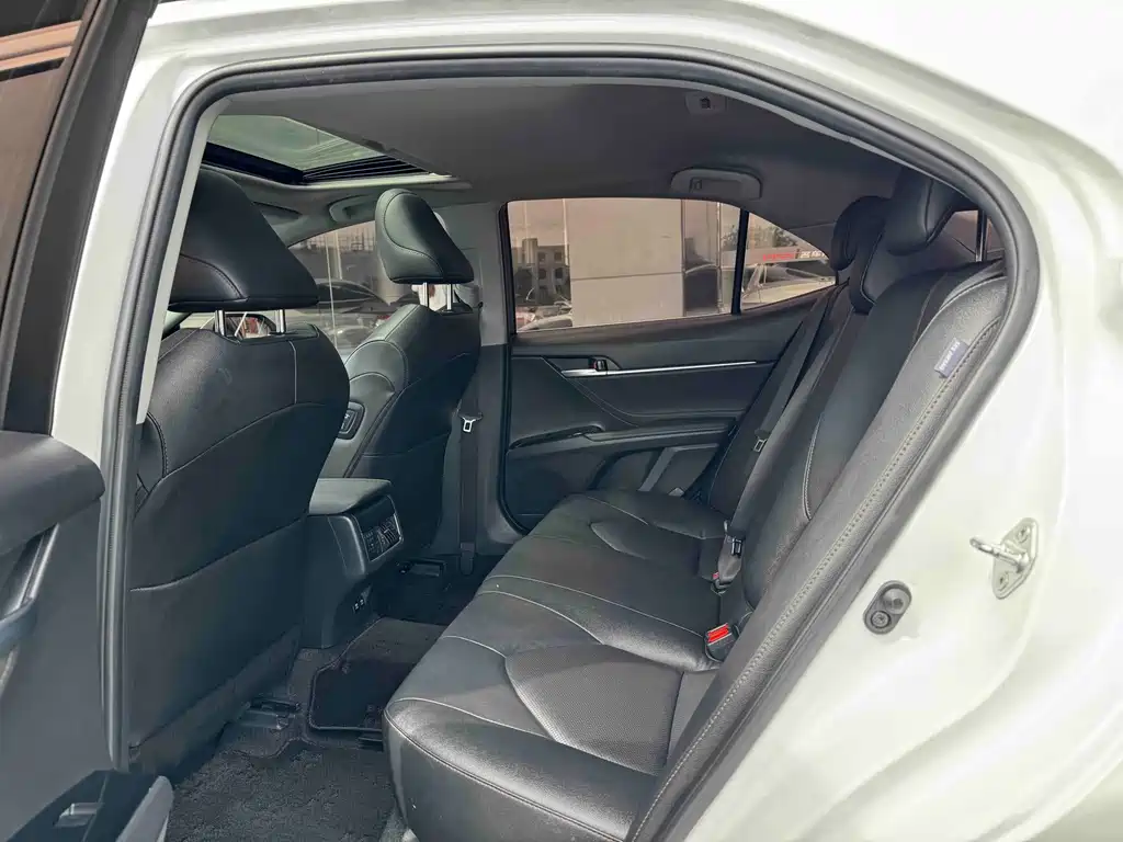 Toyota Camry — миниатюра 6