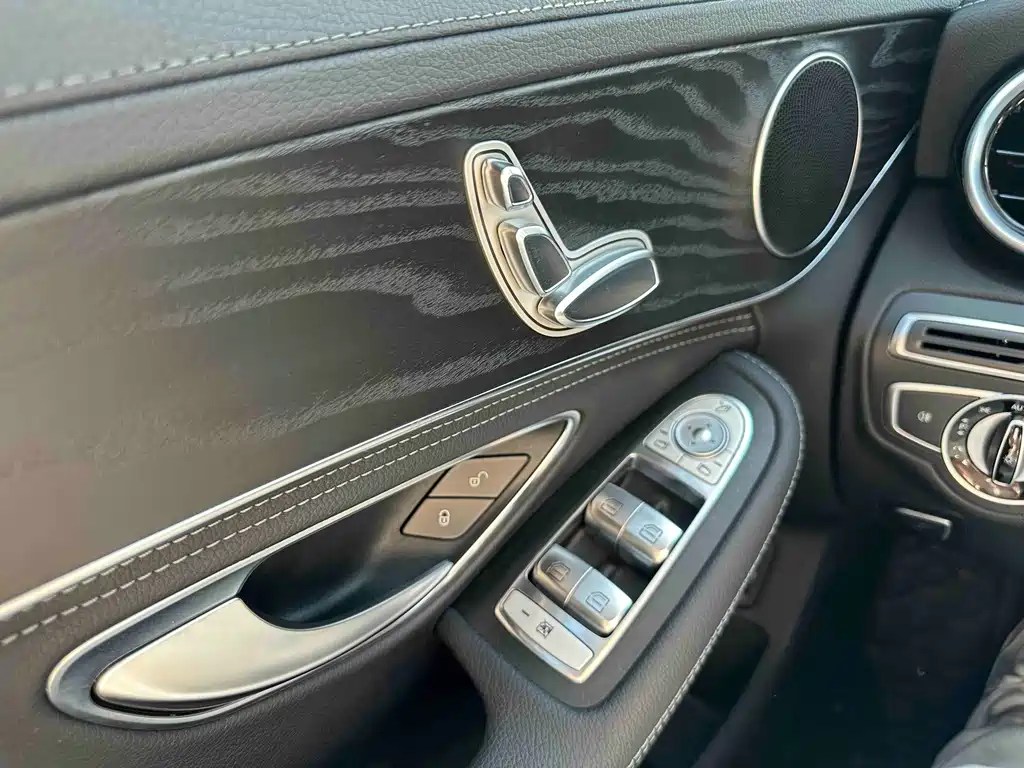 Mercedes-Benz C-Class — миниатюра 16