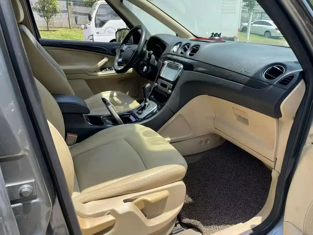 Ford Max — миниатюра 8