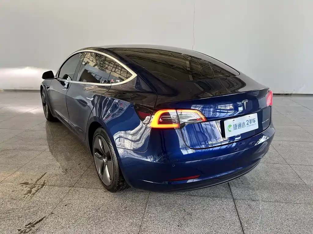 Tesla Model 3 — миниатюра 17