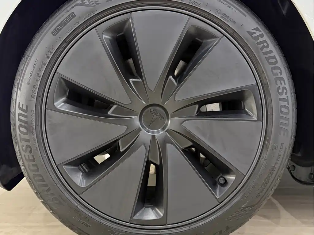 Tesla Model 3 — миниатюра 38