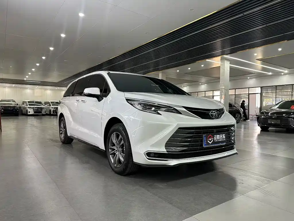 Toyota Sienna — миниатюра 3