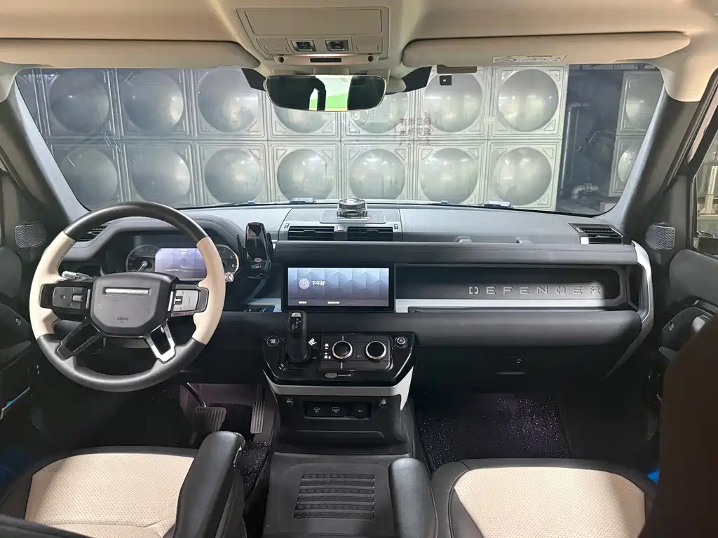 Land Rover Defender — миниатюра 18