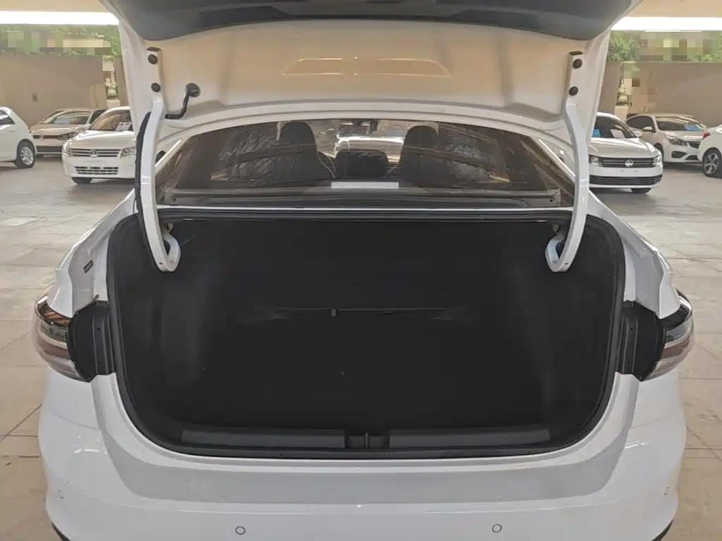 Volkswagen Lavida — миниатюра 19