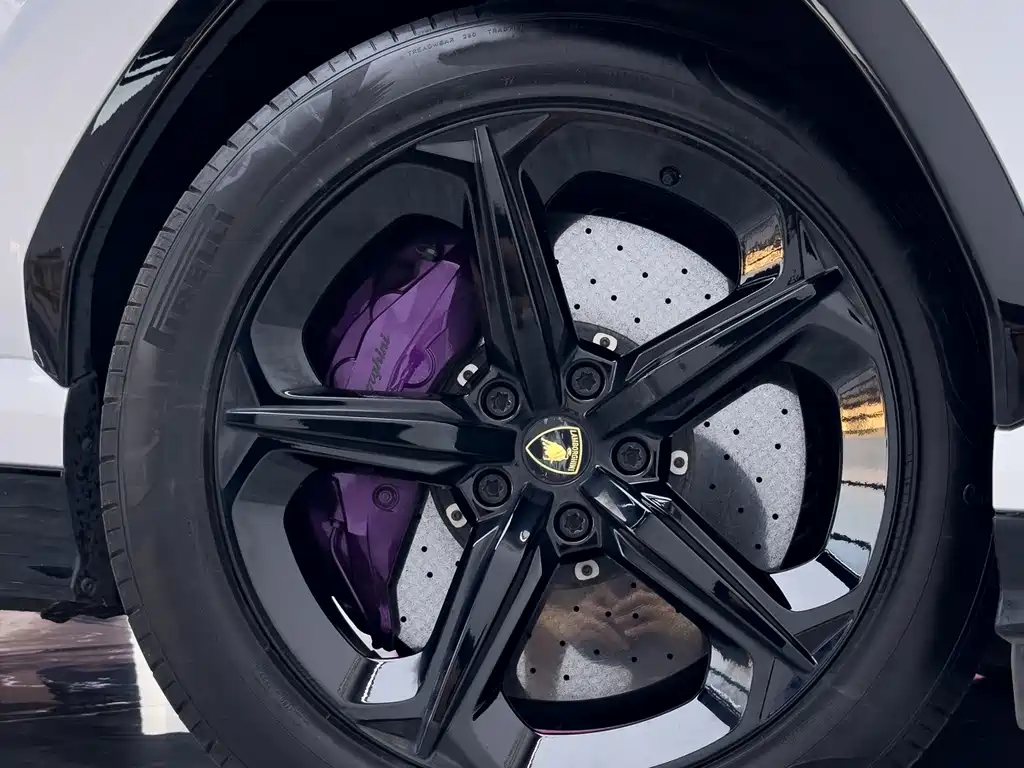 Lamborghini Urus — миниатюра 8