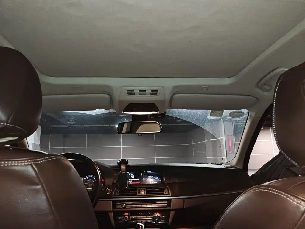 BMW 5 Series — миниатюра 9