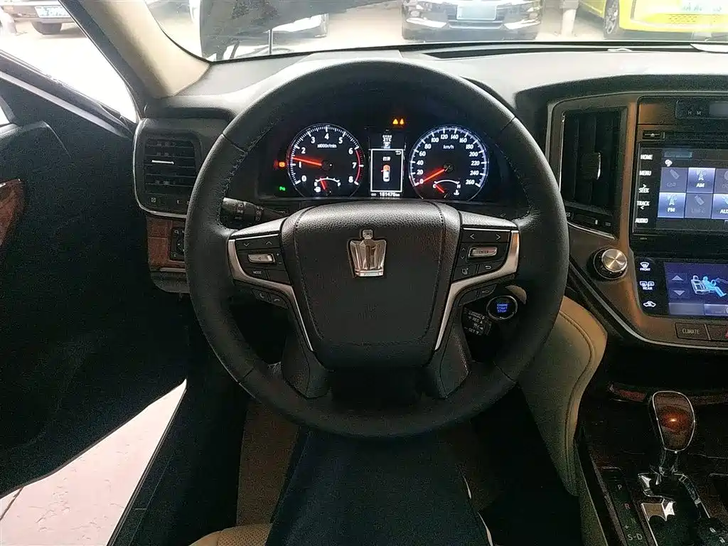 Toyota Crown 2015 2.0T Fashion
