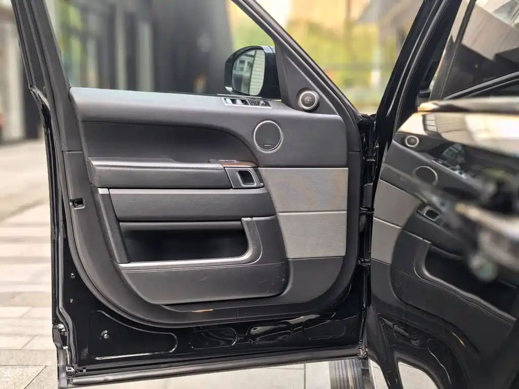 Land Rover Sport PHEV — миниатюра 9