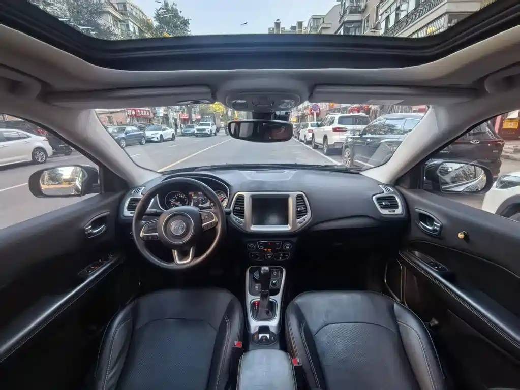 Jeep Compass — миниатюра 9
