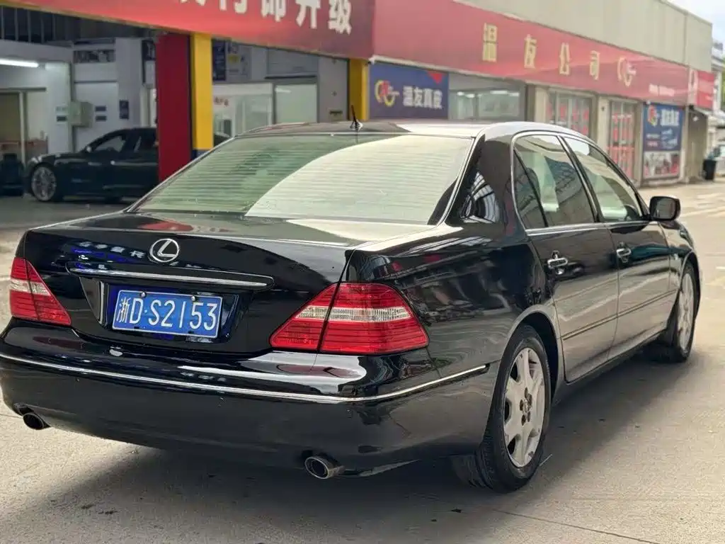 Lexus LS — миниатюра 5