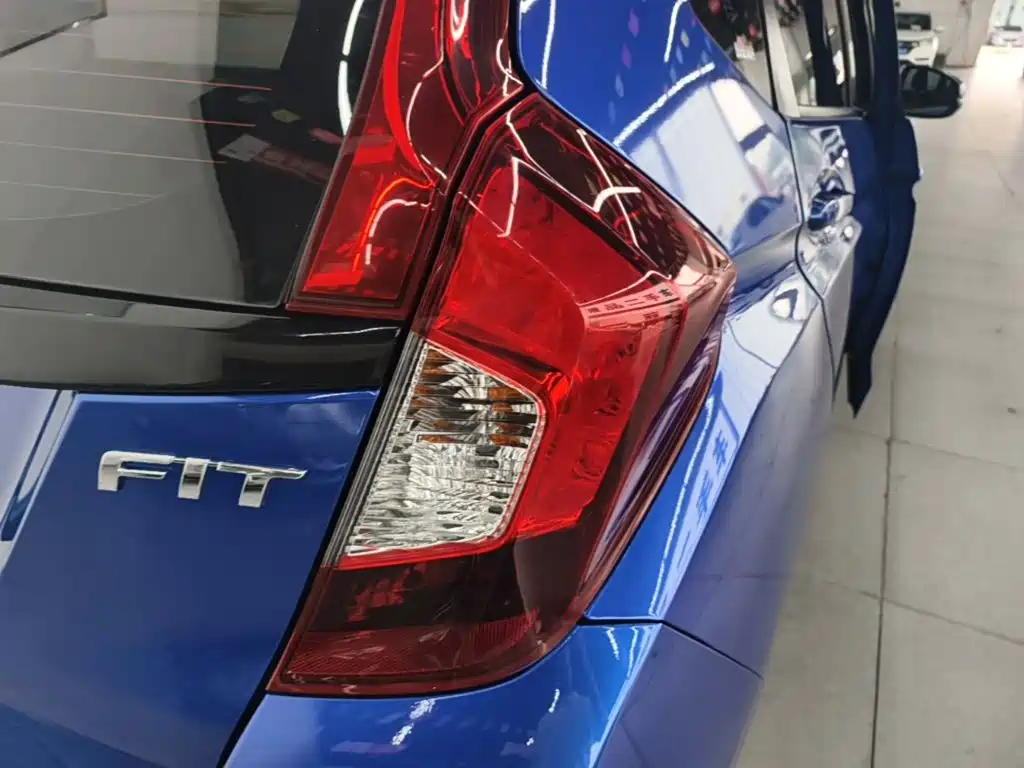 Honda Fit — миниатюра 8