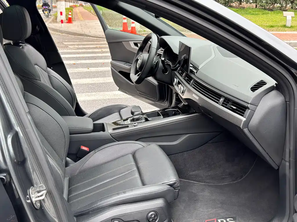 Audi A4L 2024 40 TFSI quattro RS