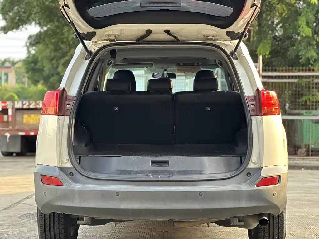 Toyota RAV4 — миниатюра 13