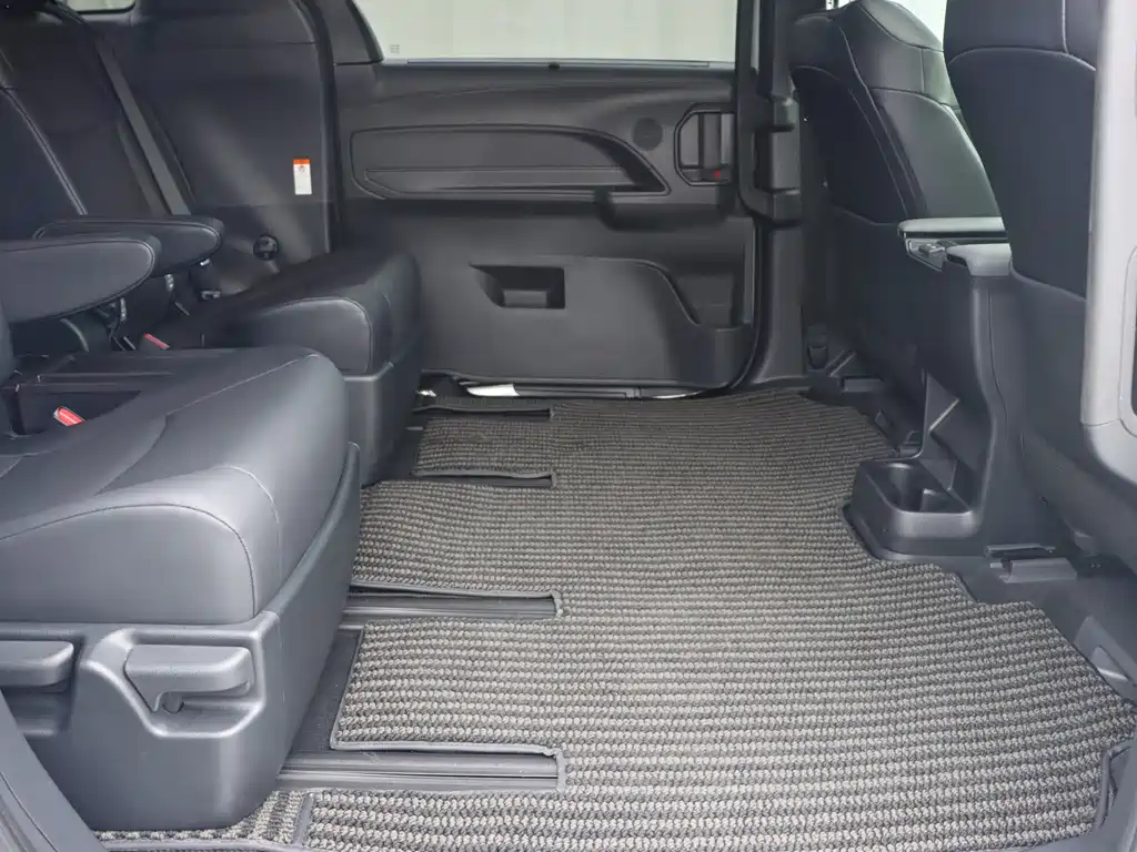 Toyota Granvia — миниатюра 13