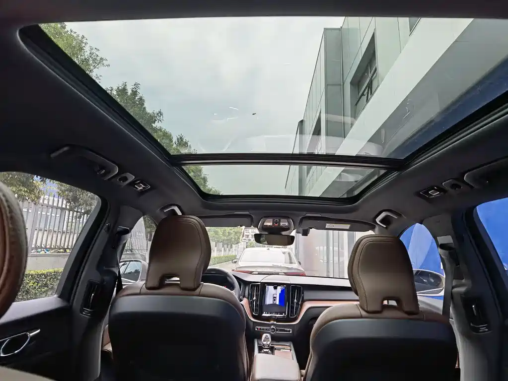 VOLVO XC60 PLUG IN HYBRID