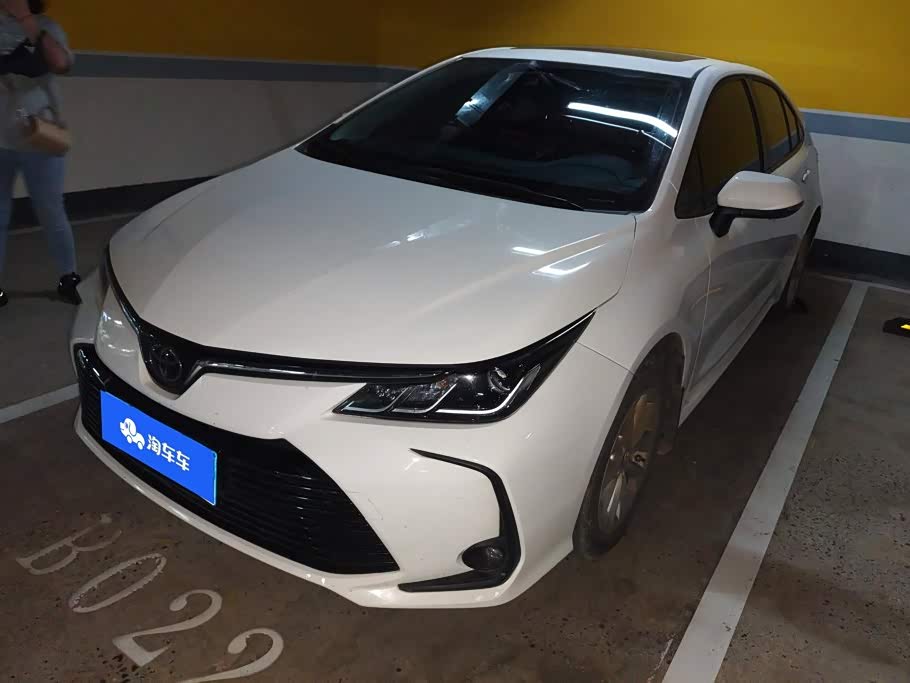 Toyota Corolla 1.2 л 2022 г. Белый, пробег 31900 км