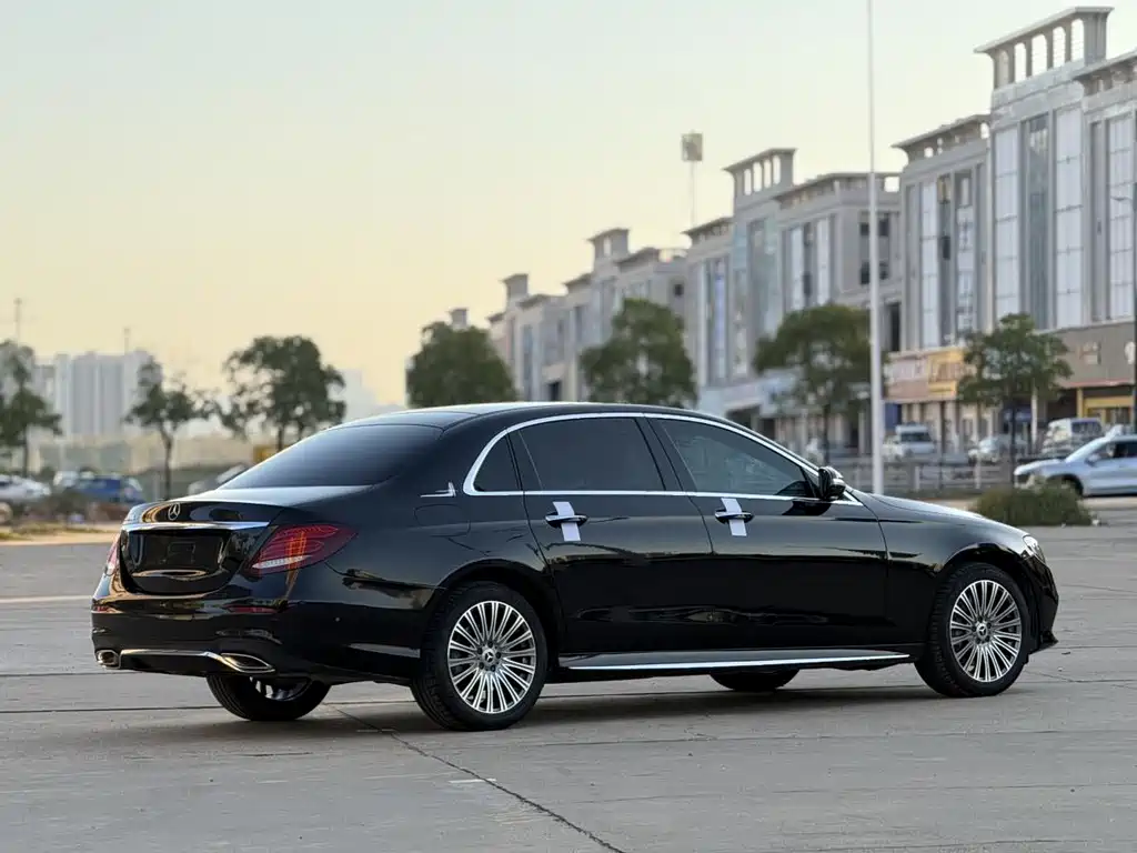 MERCEDES-BENZ E CLASS