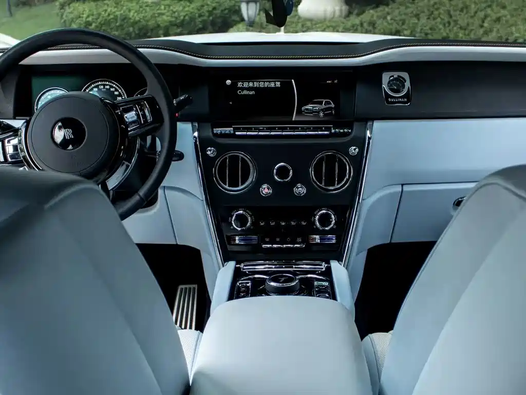 Rolls-Royce Cullinan — миниатюра 12