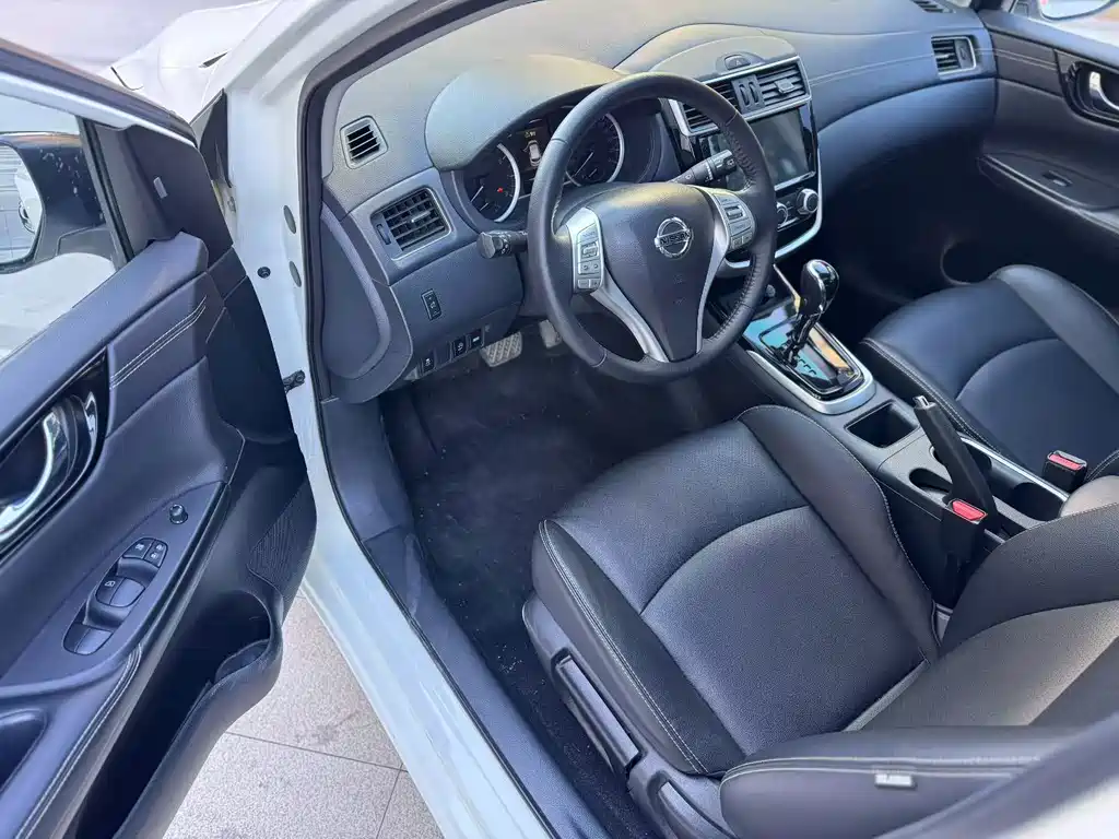 Nissan Tiida — миниатюра 6