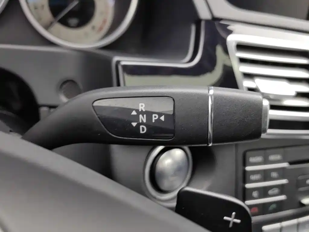 Mercedes-Benz E-Class — миниатюра 13