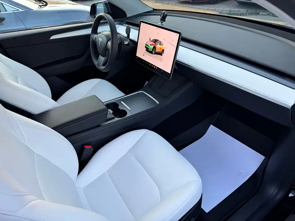Tesla Model Y — миниатюра 20