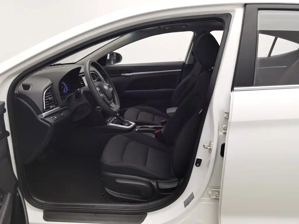 Hyundai Elantra — миниатюра 10