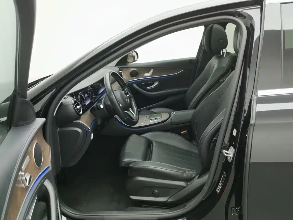 Mercedes-Benz E-Class — миниатюра 10