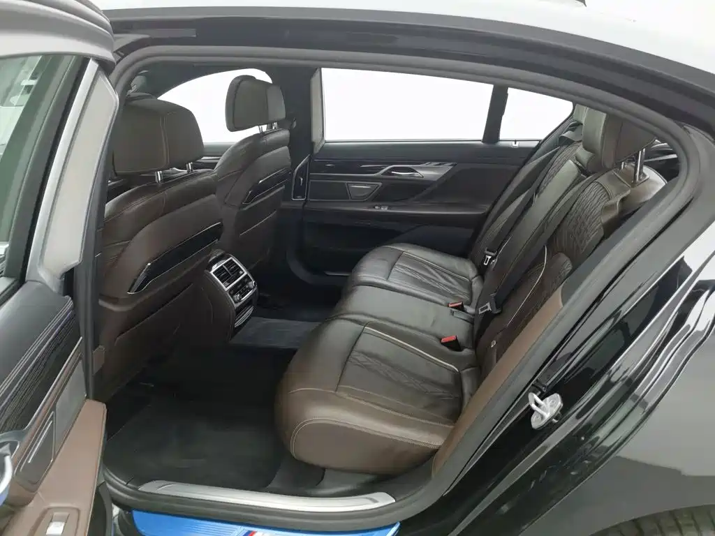 BMW 7 Series — миниатюра 15