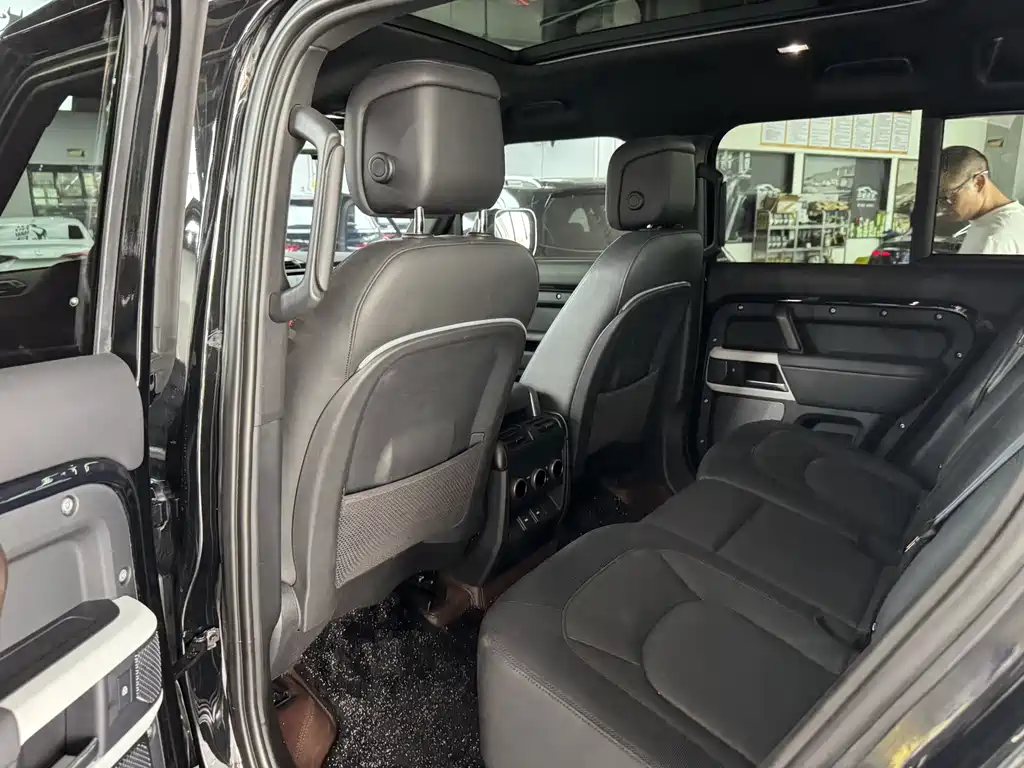 Land Rover Defender — миниатюра 2